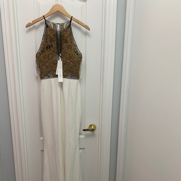 ❌SOLD❌Beaded racer ivory Tully gown - Picture 2 of 10